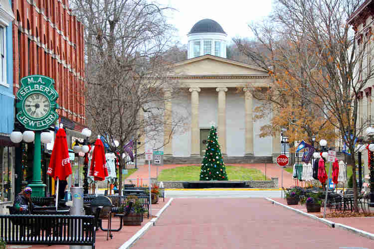 Visit Frankfort, KY for the Holidays