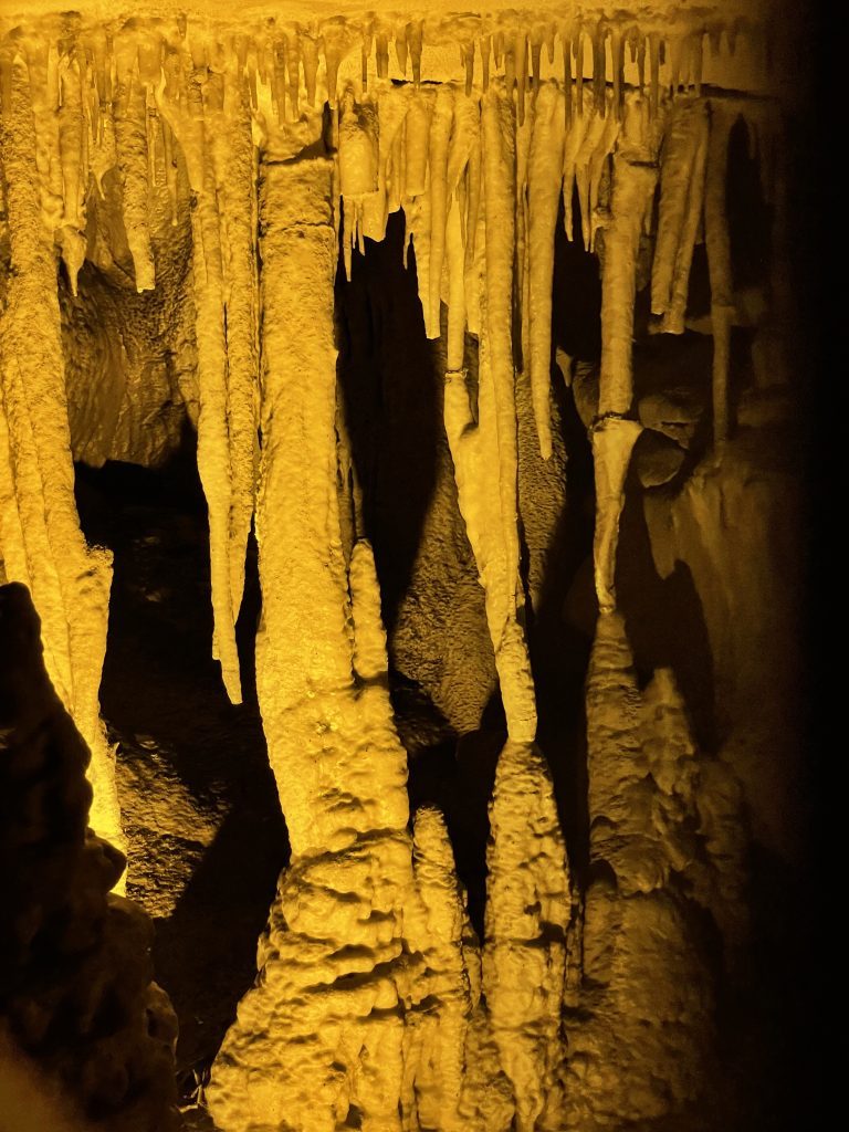 mammoth-cave-dripstones-3749411