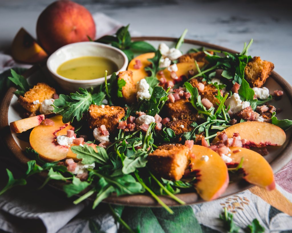 arugula_peach-salad_hermiseenplace-1155055